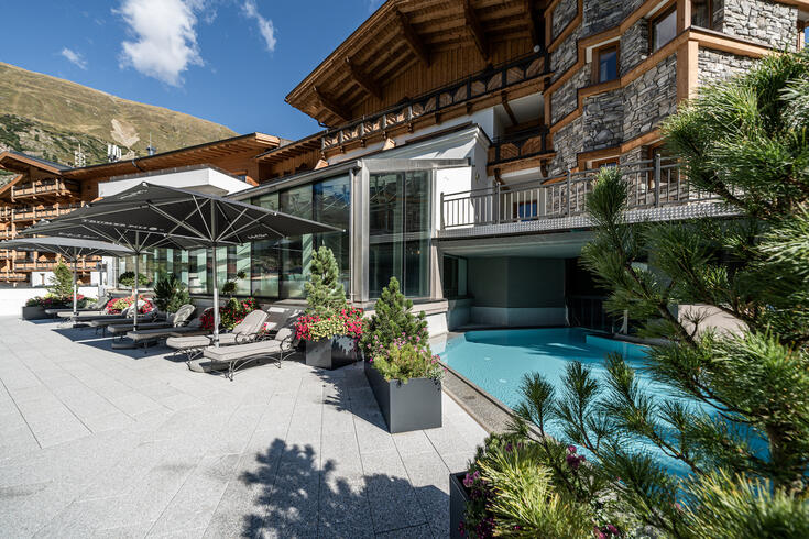 Hotel mit Außenpool in Tirol