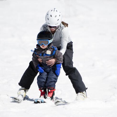skiing with child obergurgl
