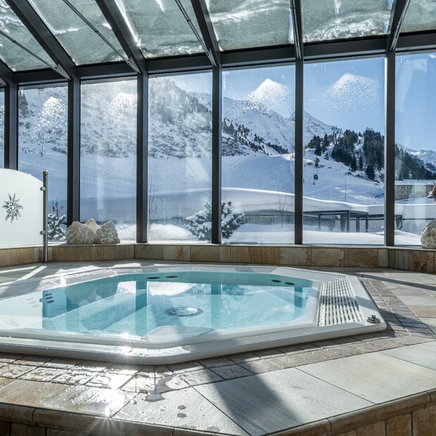 Hotel Edelweiss & Gurgl mit Wellnessbereich und Pool