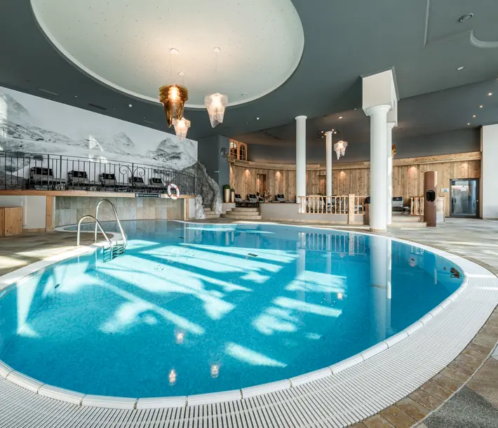 Hotel Edelweiss & Gurgl with wellness area and pool