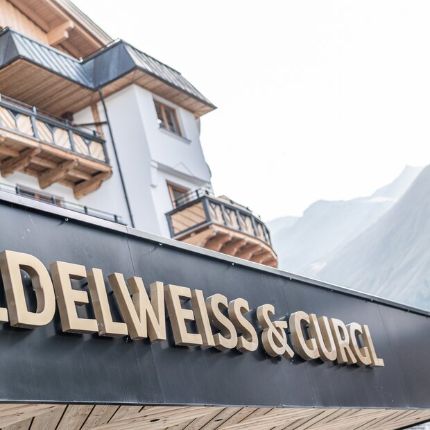 Aussenansicht des Edelweiss & Gurgl im Sommer