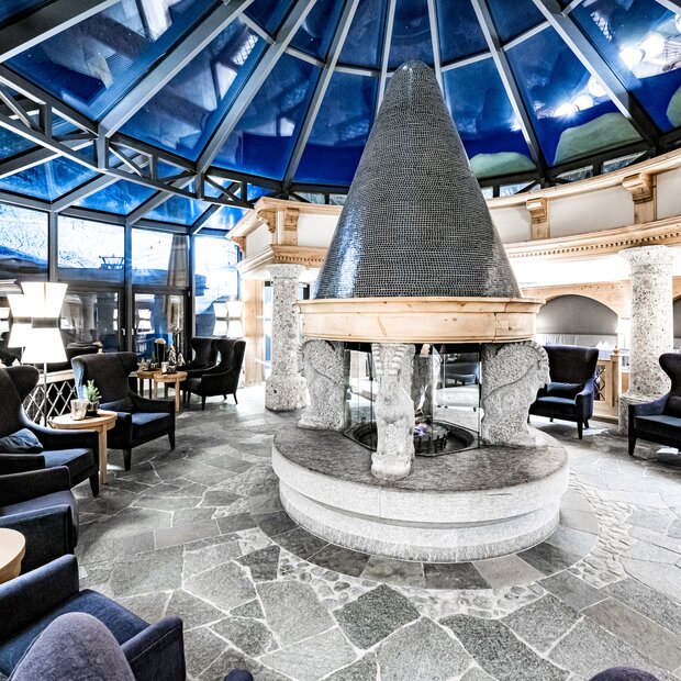 bar blue hour