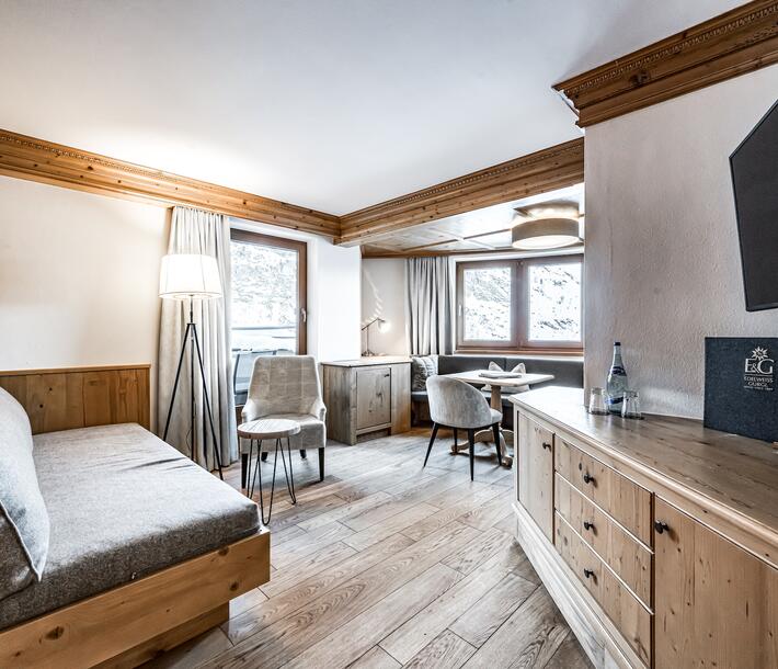 suite with workplace in Tyrol