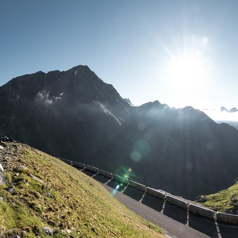 approach Timmelsjoch in summer